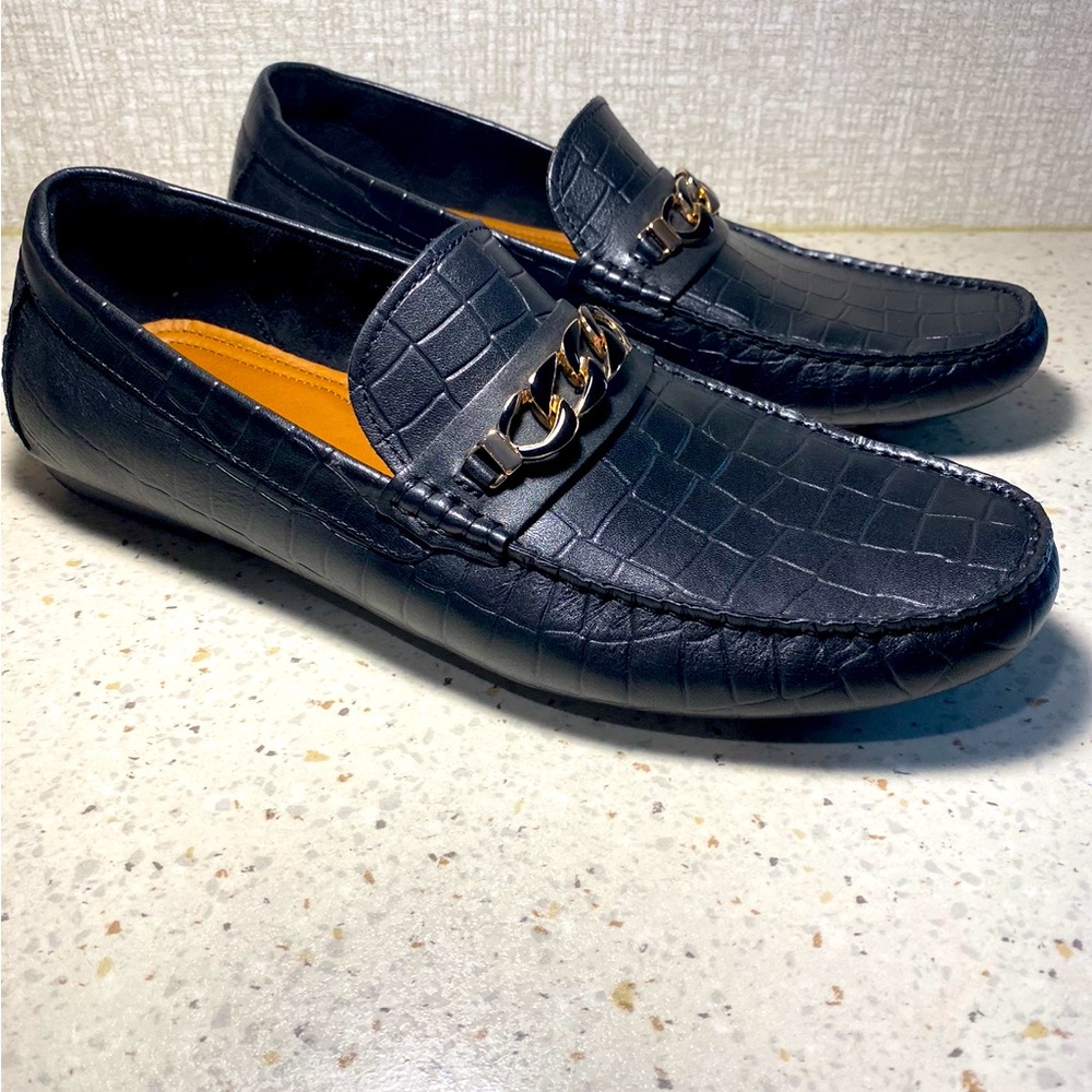 Faux leather croc print shoes